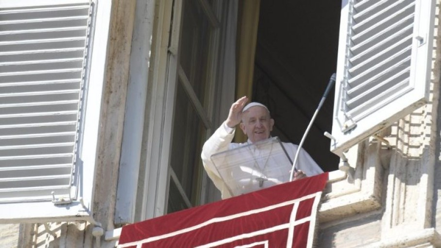 Pope_in_a_vei_6nak_thu_simnak.jpeg