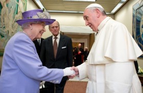 queen_elizabeth_meets_pope_francis_in_the_vatican_2014.jpeg