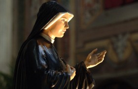  statue_of_st._faustina_kowalska_in_romes_church_of_the_holy_spirit_in_saxony_.jpeg