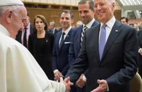 Washington thuthang le twitter ah Joe Biden cu "Catholic dik tak President" tiin miin nautat April 29, 2021