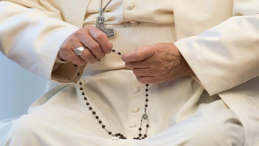 pope_francis_in_prayer_vatican_media.jpeg 