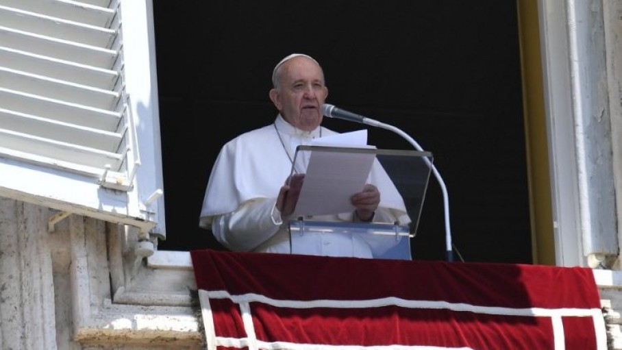pope_francis_leads_the_angelus_on_monday_vatican_media.jpeg 