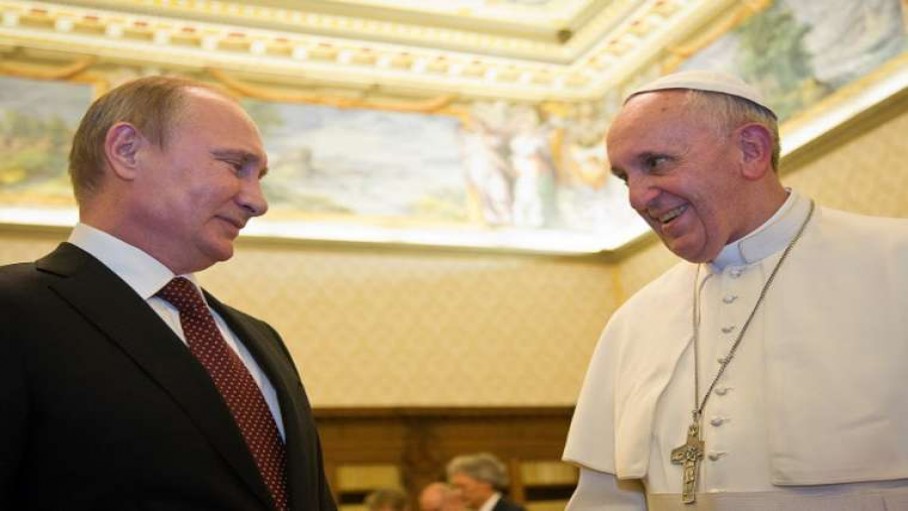  pope_francis_with_russian_president_vladimir_putin_on_june_10_2015_credit_pool_catholic_press_photo_cna_6_10_15.jpg (29.98 KB) 
